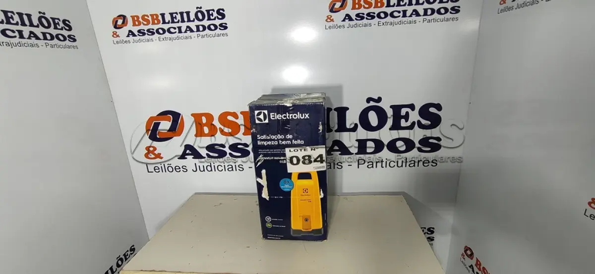 LOTE 084 - 01 - LAVADORA DE ALTA PRESSÃO ELECTROLUX 1800PSI EWS30 - 127V (NO ESTADO, NÃO SABEMOS SE FUNCIONA. LEILÃO NÃO TEM GARANTIA E NEM DEVOLUÇÃO, SUJEITO A POSSÍVEIS AVARIAS VISÍVEIS/OCULTAS E/OU AUSÊNCIA DE COMPONENTES)