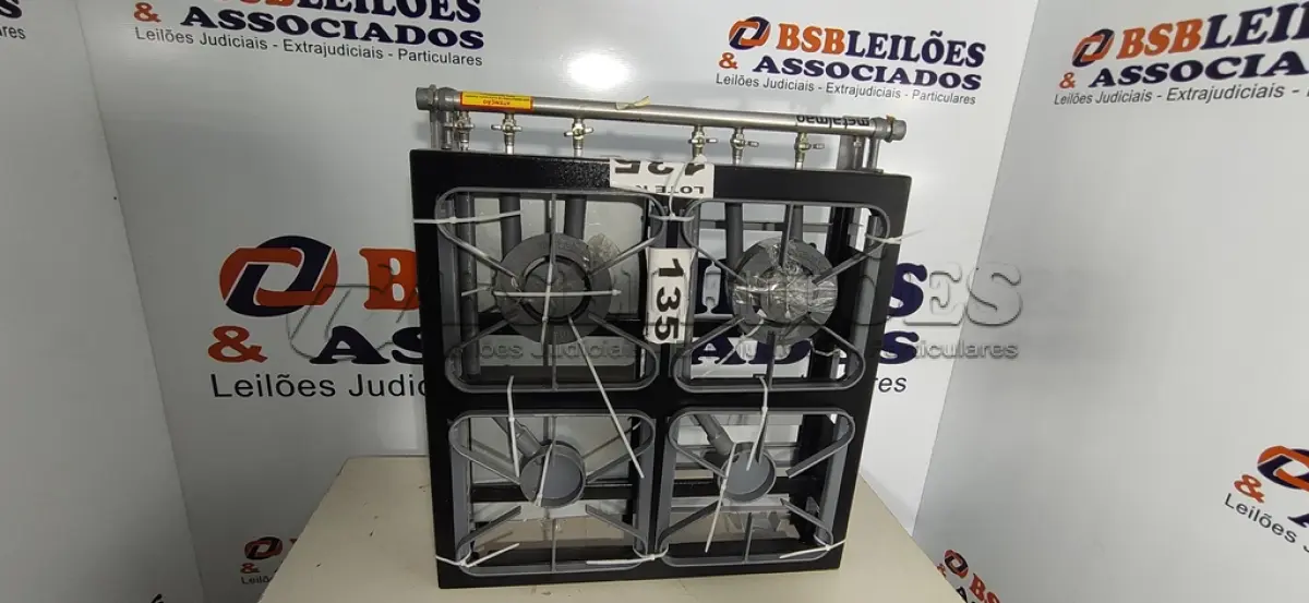 LOTE 135 - 01 - FOGÃO INDUSTRIAL 4 BOCAS COM PÉ M14 METALMAQ (NO ESTADO, NÃO SABEMOS SE FUNCIONA. LEILÃO NÃO TEM GARANTIA E NEM DEVOLUÇÃO, SUJEITO A POSSÍVEIS AVARIAS VISÍVEIS/OCULTAS E/OU AUSÊNCIA DE COMPONENTES)