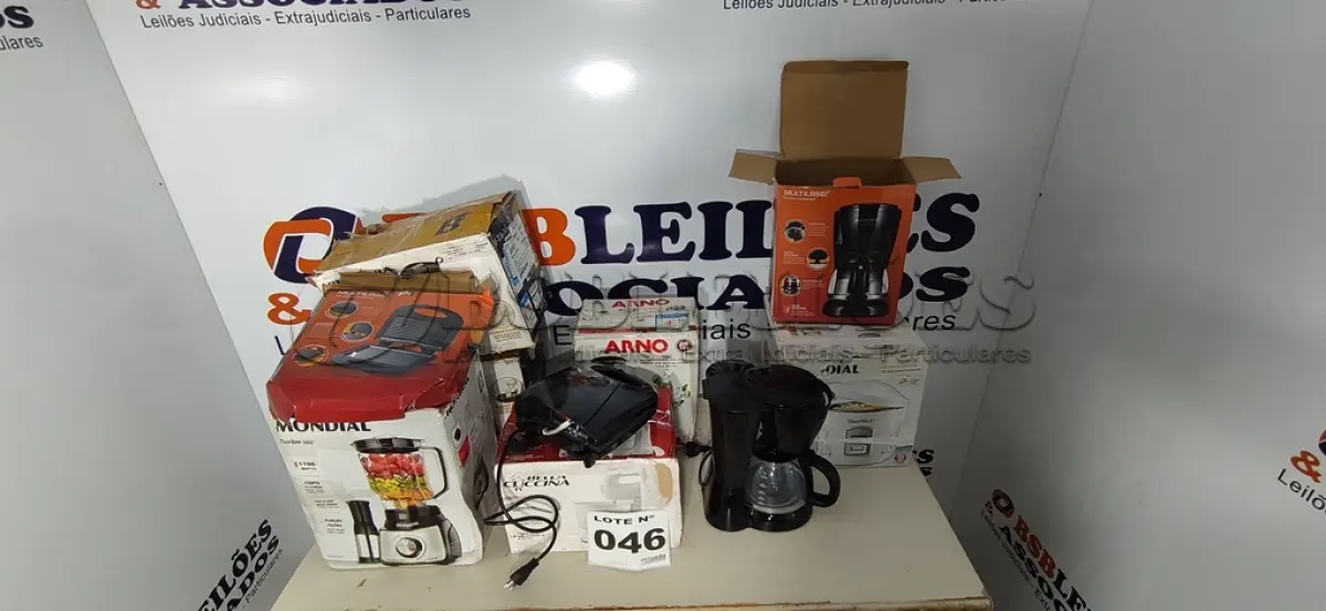 LOTE 046 - 08 – ELETRODOMÉSTICOS 110V DIVERSOS (NO ESTADO, NÃO SABEMOS SE FUNCIONA. LEILÃO NÃO TEM GARANTIA E NEM DEVOLUÇÃO, SUJEITO A POSSÍVEIS AVARIAS VISÍVEIS/OCULTAS E/OU AUSÊNCIA DE COMPONENTES)