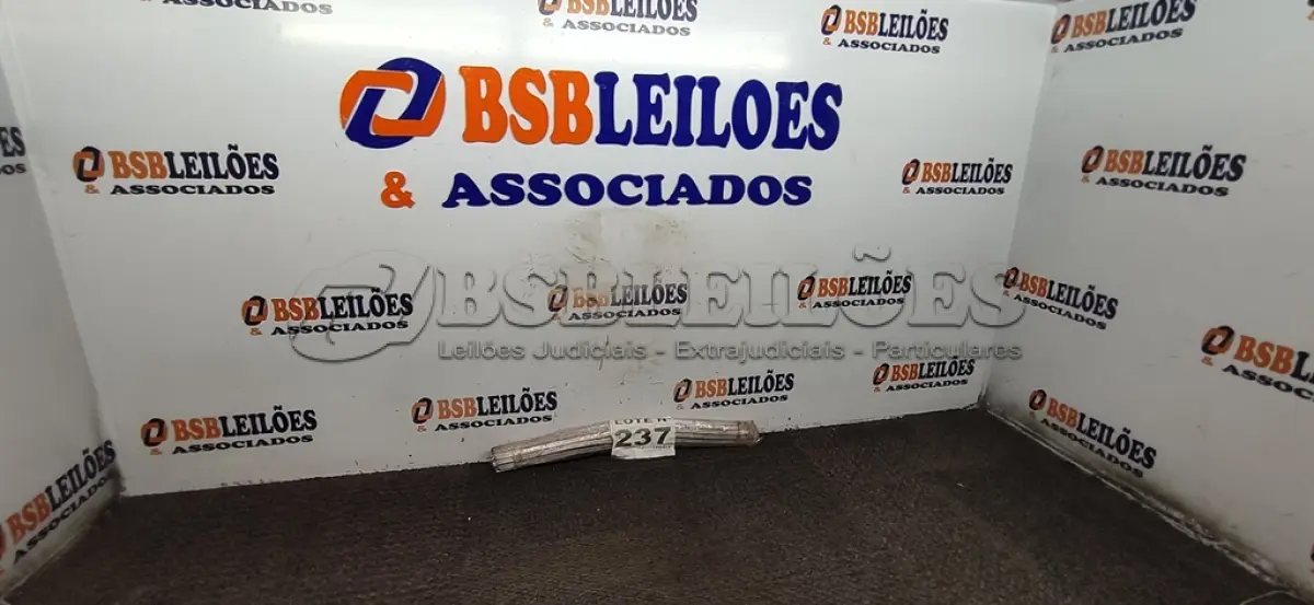 LOTE 237 - 01 - SOLDA EM BARRA PARA COBIX 30X70 - 2,5KG (NO ESTADO, NÃO SABEMOS SE FUNCIONA. LEILÃO NÃO TEM GARANTIA E NEM DEVOLUÇÃO, SUJEITO A POSSÍVEIS AVARIAS VISÍVEIS/OCULTAS E/OU AUSÊNCIA DE COMPONENTES)