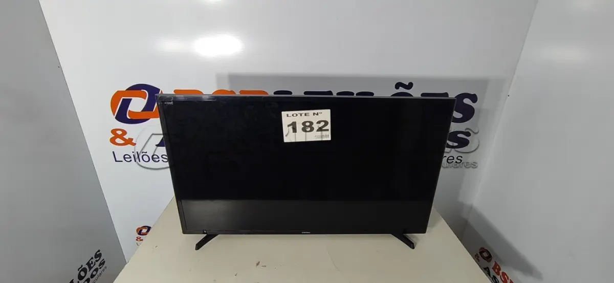 LOTE 182 - 01 - SMART TV SAMSUNG 40 UN40J5200AG (NO ESTADO, NÃO SABEMOS SE FUNCIONA. LEILÃO NÃO TEM GARANTIA E NEM DEVOLUÇÃO, SUJEITO A POSSÍVEIS AVARIAS VISÍVEIS/OCULTAS E/OU AUSÊNCIA DE COMPONENTES)
