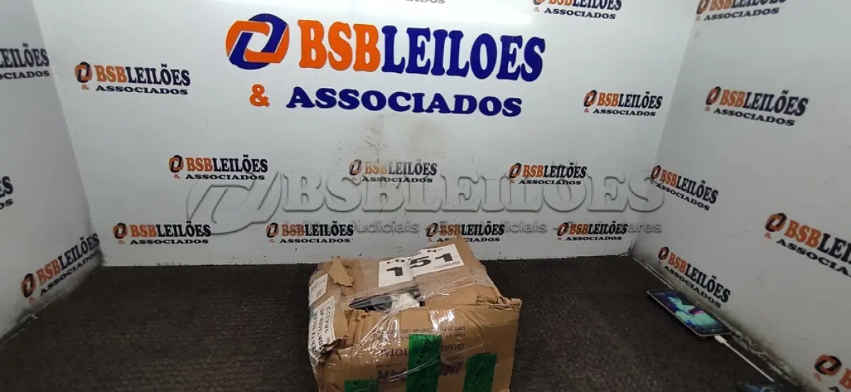 LOTE 151 - 01 LOTE C/ PARAFUSOS PARA PAINEL SOLAR (NO ESTADO, NÃO SABEMOS SE FUNCIONA. LEILÃO NÃO TEM GARANTIA E NEM DEVOLUÇÃO, SUJEITO A POSSÍVEIS AVARIAS VISÍVEIS/OCULTAS E/OU AUSÊNCIA DE COMPONENTES)