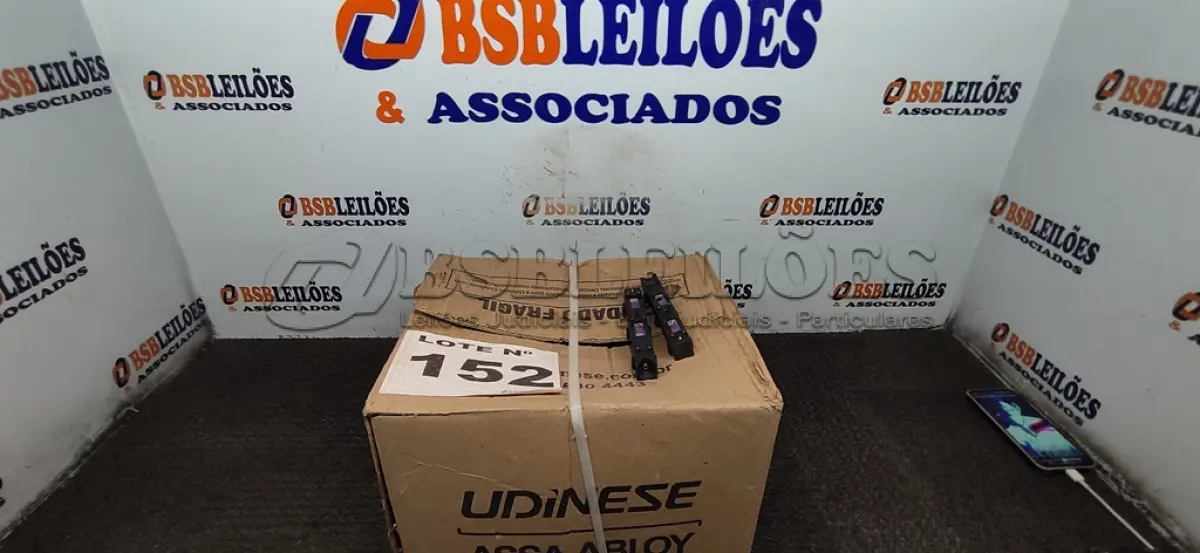 LOTE 152 - 01 LOTE C/ ACESSÓRIOS PARA ESQUADRIAS DE ALUMÍNIO (NO ESTADO, NÃO SABEMOS SE FUNCIONA. LEILÃO NÃO TEM GARANTIA E NEM DEVOLUÇÃO, SUJEITO A POSSÍVEIS AVARIAS VISÍVEIS/OCULTAS E/OU AUSÊNCIA DE COMPONENTES)