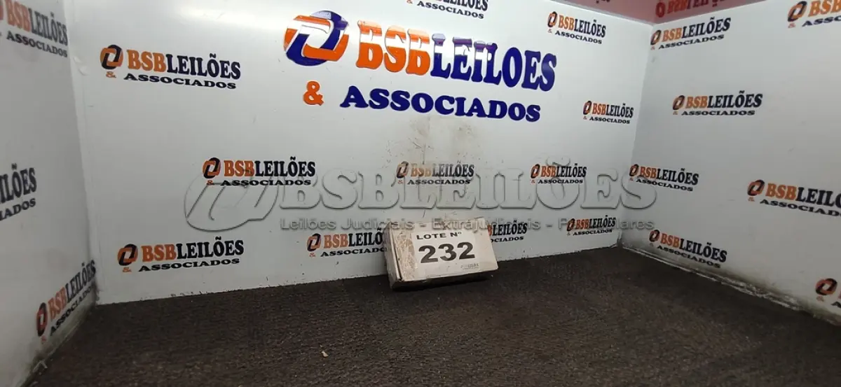 LOTE 232 - 01 - CARREGADOR DE BATERIA XLR PF2405 DE 24 VOLTS E 5,0 AMPERES PARA CADEIRAS ELÉTRICAS (NO ESTADO, NÃO SABEMOS SE FUNCIONA. LEILÃO NÃO TEM GARANTIA E NEM DEVOLUÇÃO, SUJEITO A POSSÍVEIS AVARIAS VISÍVEIS/OCULTAS E/OU AUSÊNCIA DE COMPONENTES)