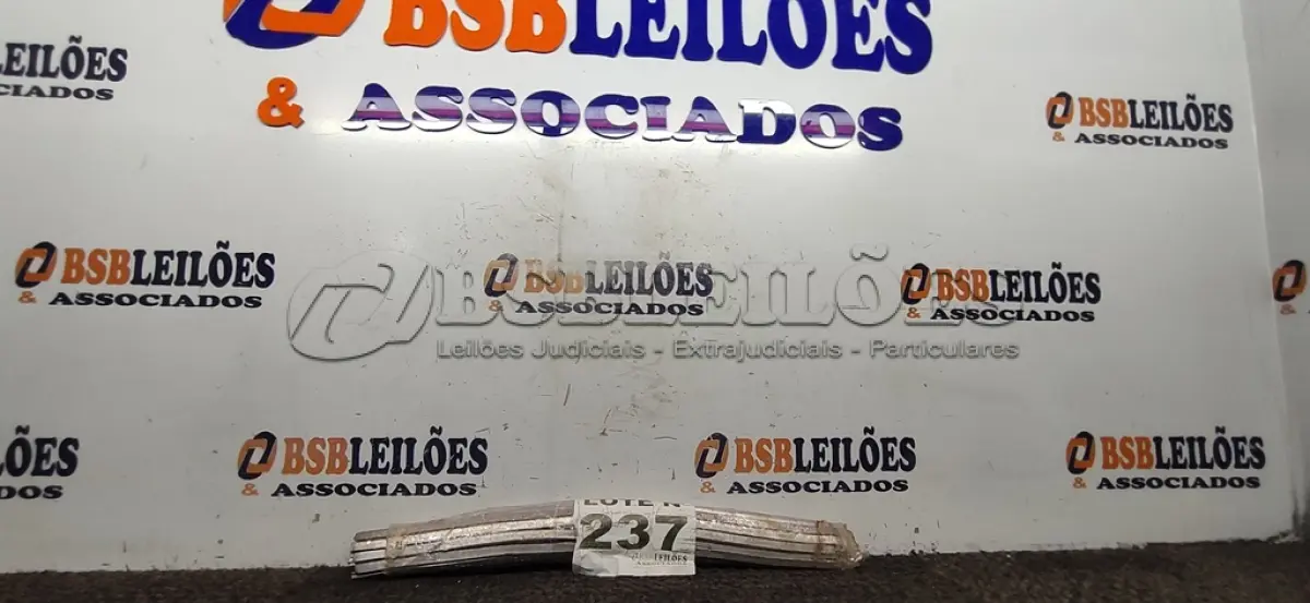 LOTE 237 - 01 - SOLDA EM BARRA PARA COBIX 30X70 - 2,5KG (NO ESTADO, NÃO SABEMOS SE FUNCIONA. LEILÃO NÃO TEM GARANTIA E NEM DEVOLUÇÃO, SUJEITO A POSSÍVEIS AVARIAS VISÍVEIS/OCULTAS E/OU AUSÊNCIA DE COMPONENTES)