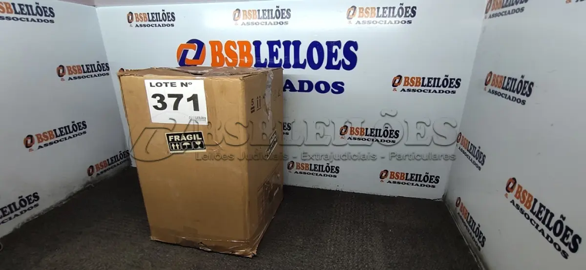 LOTE 371 - 01 - UNIDADE CONDENSADORA GMCC PREMIUM R134A (NO ESTADO, NÃO SABEMOS SE FUNCIONA. LEILÃO NÃO TEM GARANTIA E NEM DEVOLUÇÃO, SUJEITO A POSSÍVEIS AVARIAS VISÍVEIS/OCULTAS E/OU AUSÊNCIA DE COMPONENTES)