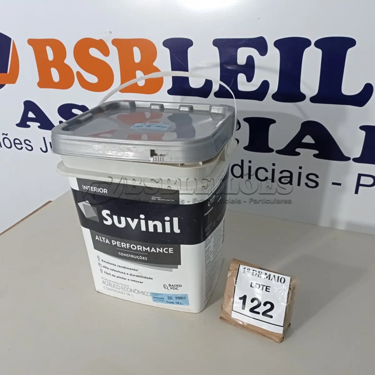 LOTE 122 - 01 BALDE DE TINTA SUVINIL INTERIORES FOSCOS 18L NA COR FOSCO BRANCO. VENCIMENTO 10/2027 (NOVO) (NO ESTADO) ATENÇÃO! FAZER A VISITAÇÃO ANTES DE ARREMATAR, NÃO SABEMOS SE FUNCIONA. LEILÃO NÃO TEM GARANTIA E NEM DEVOLUÇÃO, SUJEITO A POSSÍVEIS AVARIAS VISÍVEIS/OCULTAS E/OU AUSÊNCIA DE COMPONENTES.