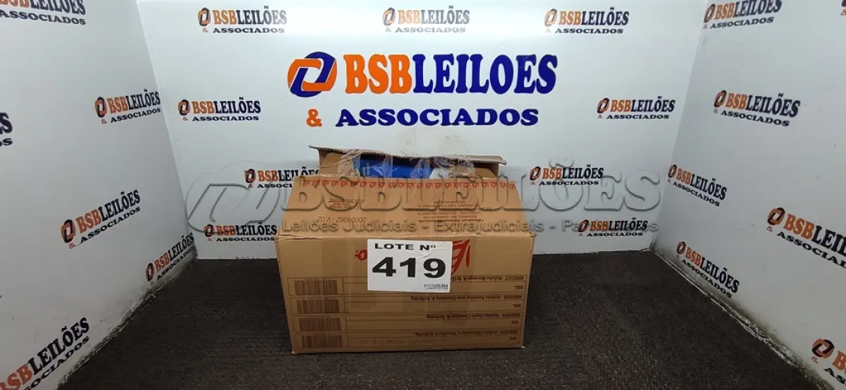 LOTE 419 - 01 LOTE C/ LUMINÁRIAS DIVERSAS (NO ESTADO, NÃO SABEMOS SE FUNCIONA. LEILÃO NÃO TEM GARANTIA E NEM DEVOLUÇÃO, SUJEITO A POSSÍVEIS AVARIAS VISÍVEIS/OCULTAS E/OU AUSÊNCIA DE COMPONENTES)