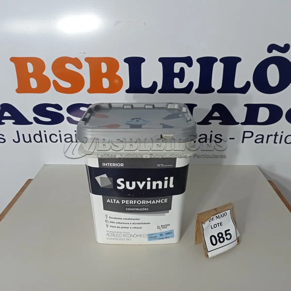 LOTE 085 - 01 BALDE DE TINTA SUVINIL INTERIORES FOSCOS 18L NA COR FOSCO BRANCO. VENCIMENTO 10/2027 (NOVO) (NO ESTADO) ATENÇÃO! FAZER A VISITAÇÃO ANTES DE ARREMATAR, NÃO SABEMOS SE FUNCIONA. LEILÃO NÃO TEM GARANTIA E NEM DEVOLUÇÃO, SUJEITO A POSSÍVEIS AVARIAS VISÍVEIS/OCULTAS E/OU AUSÊNCIA DE COMPONENTES.