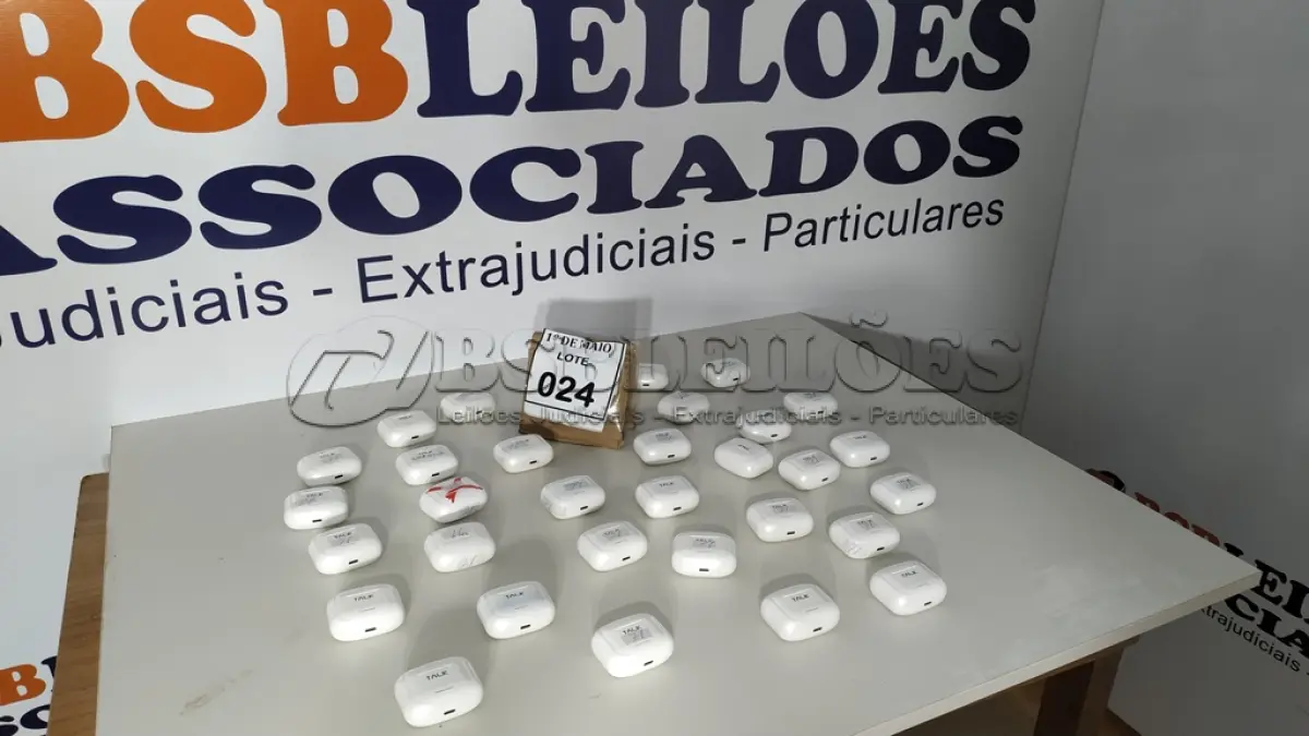 LOTE 024 - 31 FONES DE OUVIDO SEM FIO. (NO ESTADO) ATENÇÃO! FAZER A VISITAÇÃO ANTES DE ARREMATAR, NÃO SABEMOS SE FUNCIONA. LEILÃO NÃO TEM GARANTIA E NEM DEVOLUÇÃO, SUJEITO A POSSÍVEIS AVARIAS VISÍVEIS/OCULTAS E/OU AUSÊNCIA DE COMPONENTES.
