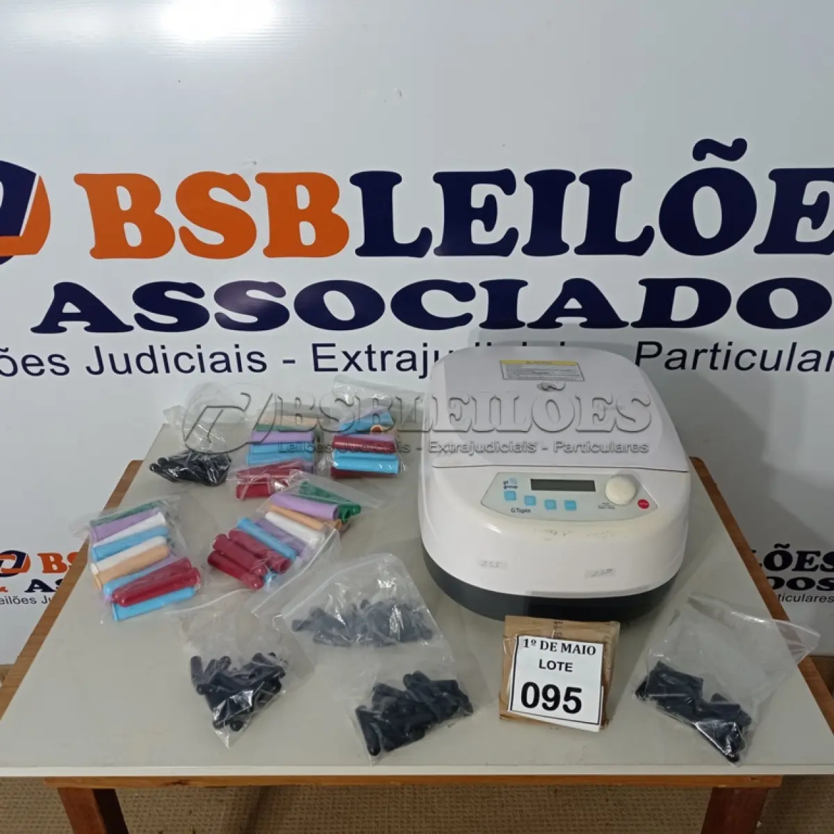 LOTE 095 - 01 APARELHO DE CENTRIFUGA PROFISSIONAL GTSPIN COM AVARIAS. (NO ESTADO) ATENÇÃO! FAZER A VISITAÇÃO ANTES DE ARREMATAR, NÃO SABEMOS SE FUNCIONA. LEILÃO NÃO TEM GARANTIA E NEM DEVOLUÇÃO, SUJEITO A POSSÍVEIS AVARIAS VISÍVEIS/OCULTAS E/OU AUSÊNCIA DE COMPONENTES.