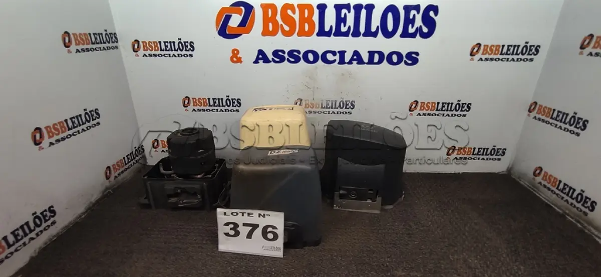 LOTE 376 - 04 – MOTORES PORTÃO ELETRÔNICO DESLIZANTE (NO ESTADO, NÃO SABEMOS SE FUNCIONA. LEILÃO NÃO TEM GARANTIA E NEM DEVOLUÇÃO, SUJEITO A POSSÍVEIS AVARIAS VISÍVEIS/OCULTAS E/OU AUSÊNCIA DE COMPONENTES)