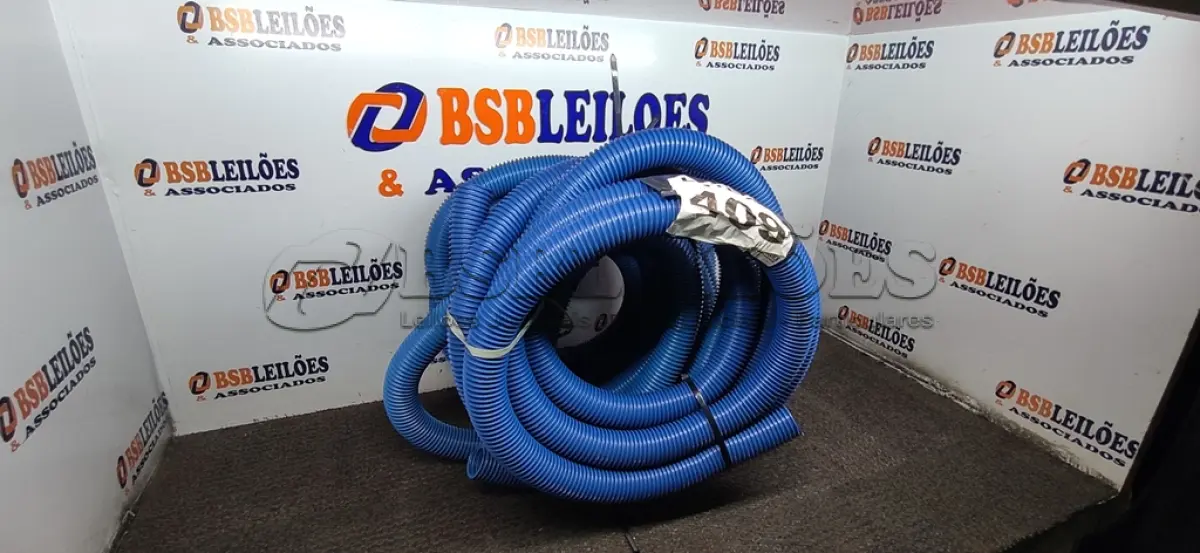 LOTE 409 - 01 - MANGUEIRA PARA PISCINA (NO ESTADO, NÃO SABEMOS SE FUNCIONA. LEILÃO NÃO TEM GARANTIA E NEM DEVOLUÇÃO, SUJEITO A POSSÍVEIS AVARIAS VISÍVEIS/OCULTAS E/OU AUSÊNCIA DE COMPONENTES)
