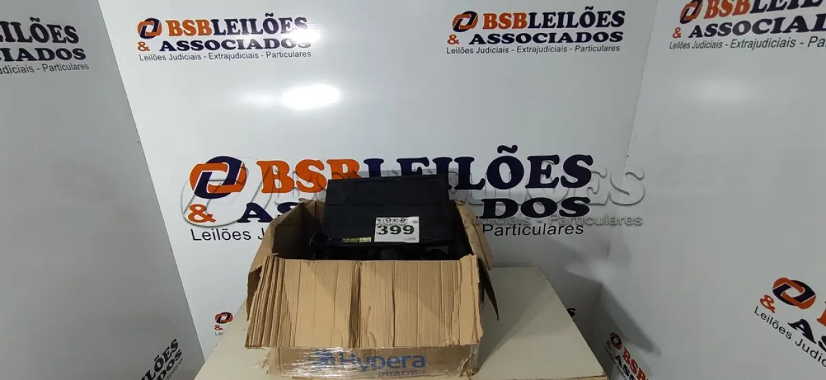 LOTE 399 - 09 – MONITORES DIVERSOS (NO ESTADO, NÃO SABEMOS SE FUNCIONA. LEILÃO NÃO TEM GARANTIA E NEM DEVOLUÇÃO, SUJEITO A POSSÍVEIS AVARIAS VISÍVEIS/OCULTAS E/OU AUSÊNCIA DE COMPONENTES)
