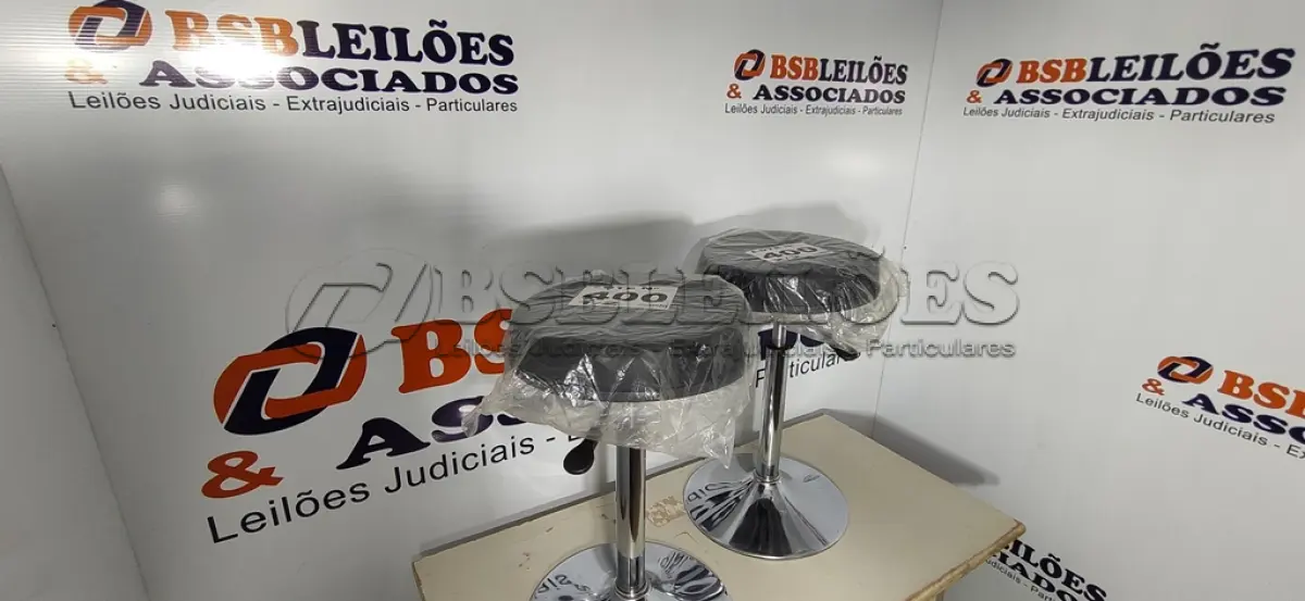 LOTE 400 - 02 – BANQUETAS (NO ESTADO, NÃO SABEMOS SE FUNCIONA. LEILÃO NÃO TEM GARANTIA E NEM DEVOLUÇÃO, SUJEITO A POSSÍVEIS AVARIAS VISÍVEIS/OCULTAS E/OU AUSÊNCIA DE COMPONENTES)