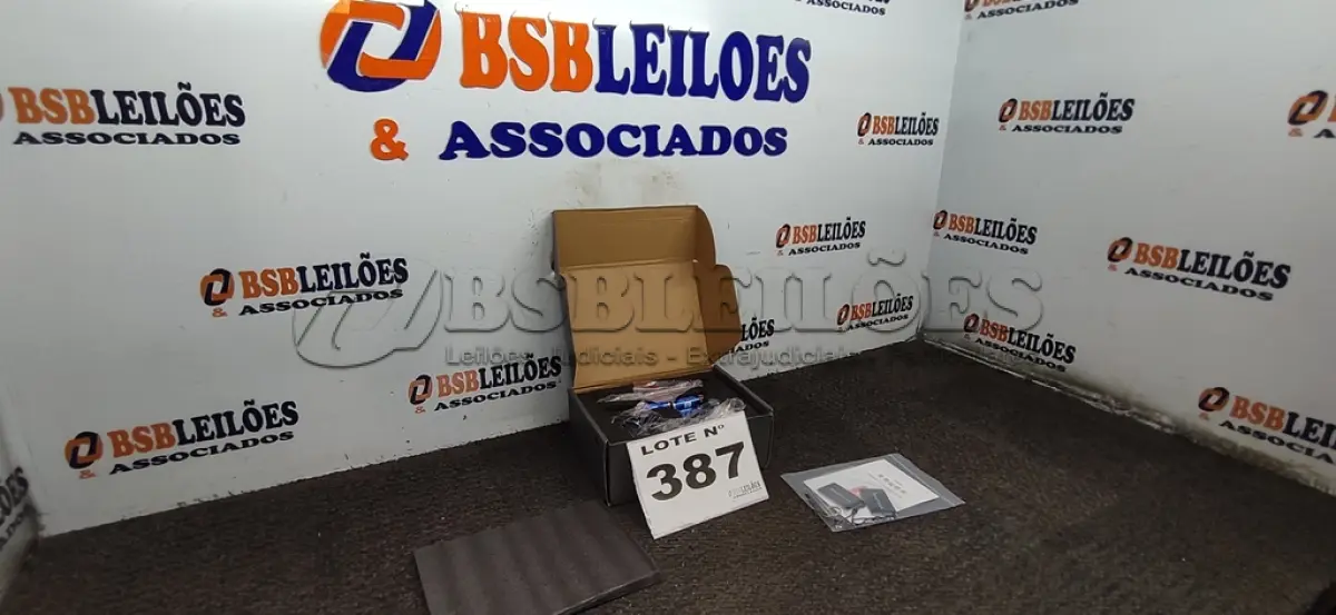 LOTE 387 - 01 - FECHADURA DIGITAL COM BIOMETRIA (NO ESTADO, NÃO SABEMOS SE FUNCIONA. LEILÃO NÃO TEM GARANTIA E NEM DEVOLUÇÃO, SUJEITO A POSSÍVEIS AVARIAS VISÍVEIS/OCULTAS E/OU AUSÊNCIA DE COMPONENTES)