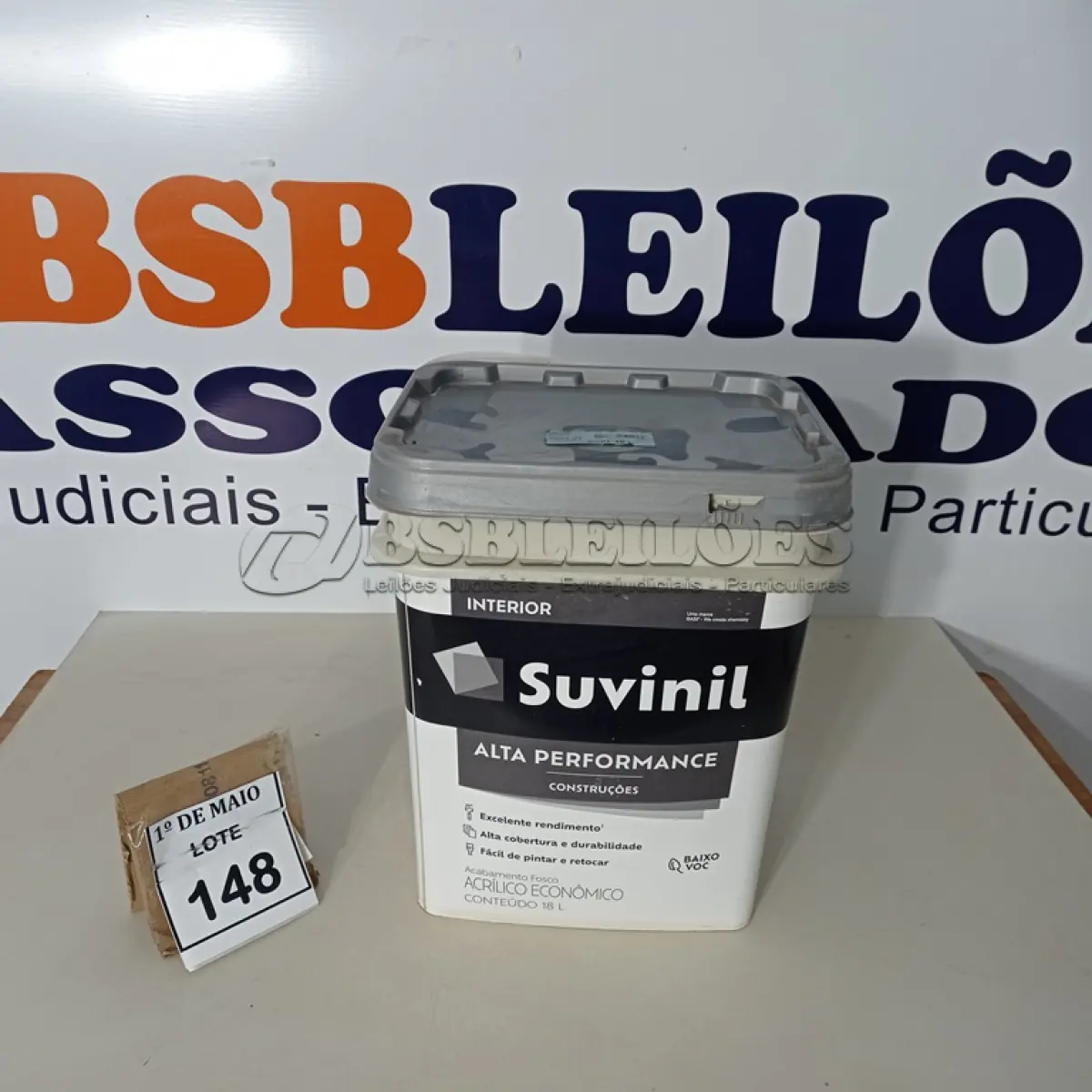 LOTE 148 - 01 BALDE DE TINTA SUVINIL INTERIORES ACRÍLICO FOSCOS 18L NA COR FOSCO BRANCO. VENCIMENTO 10/2027 (NOVO) (NO ESTADO) ATENÇÃO! FAZER A VISITAÇÃO ANTES DE ARREMATAR, NÃO SABEMOS SE FUNCIONA. LEILÃO NÃO TEM GARANTIA E NEM DEVOLUÇÃO, SUJEITO A POSSÍVEIS AVARIAS VISÍVEIS/OCULTAS E/OU AUSÊNCIA DE COMPONENTES.
