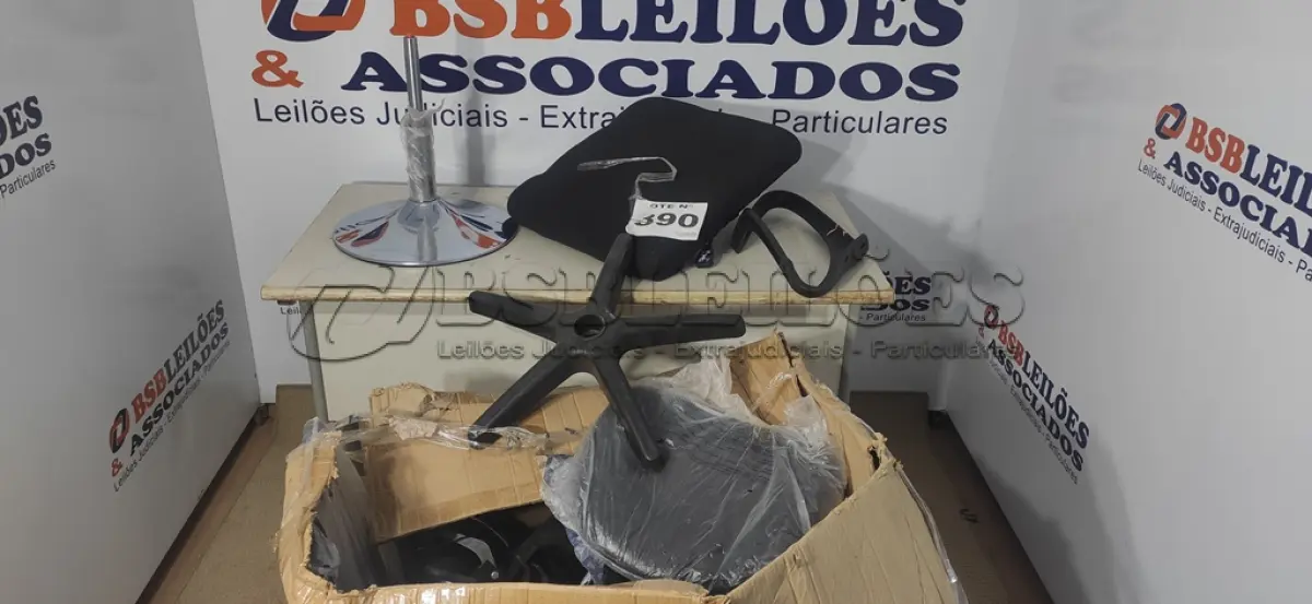 LOTE 390 - 01 LOTE C/ ACESSÓRIOS CADEIRAS DIVERSOS (NO ESTADO, NÃO SABEMOS SE FUNCIONA. LEILÃO NÃO TEM GARANTIA E NEM DEVOLUÇÃO, SUJEITO A POSSÍVEIS AVARIAS VISÍVEIS/OCULTAS E/OU AUSÊNCIA DE COMPONENTES)