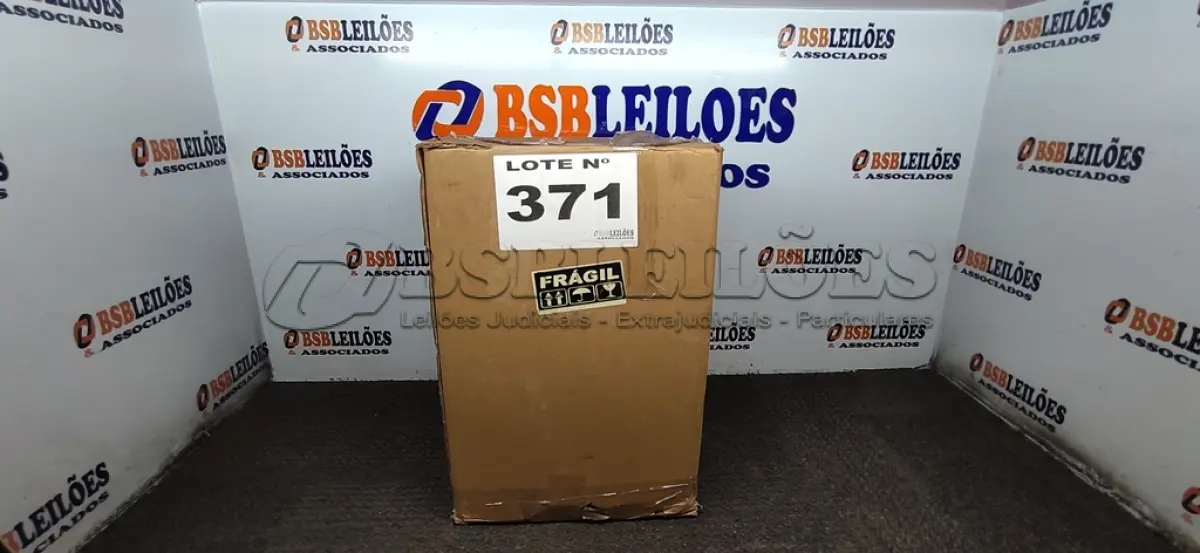 LOTE 371 - 01 - UNIDADE CONDENSADORA GMCC PREMIUM R134A (NO ESTADO, NÃO SABEMOS SE FUNCIONA. LEILÃO NÃO TEM GARANTIA E NEM DEVOLUÇÃO, SUJEITO A POSSÍVEIS AVARIAS VISÍVEIS/OCULTAS E/OU AUSÊNCIA DE COMPONENTES)