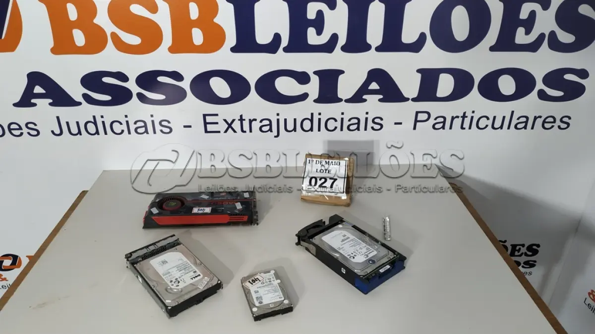 LOTE 027 - 03 HD’S PARA SERVIDOR E 01 PLACA DE VÍDEO. (NO ESTADO) ATENÇÃO! FAZER A VISITAÇÃO ANTES DE ARREMATAR, NÃO SABEMOS SE FUNCIONA. LEILÃO NÃO TEM GARANTIA E NEM DEVOLUÇÃO, SUJEITO A POSSÍVEIS AVARIAS VISÍVEIS/OCULTAS E/OU AUSÊNCIA DE COMPONENTES.