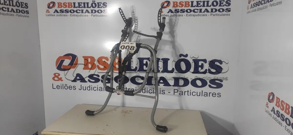 LOTE 008 - 01 - SUPORTE BICICLETA PARA CARRO (NO ESTADO, NÃO SABEMOS SE FUNCIONA. LEILÃO NÃO TEM GARANTIA E NEM DEVOLUÇÃO, SUJEITO A POSSÍVEIS AVARIAS VISÍVEIS/OCULTAS E/OU AUSÊNCIA DE COMPONENTES)