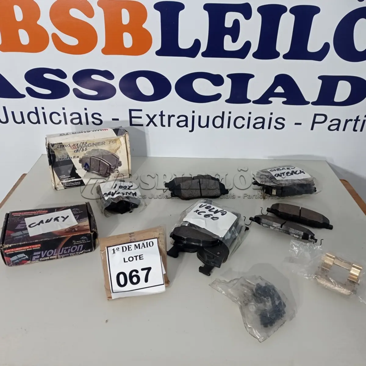 LOTE 067 - 01 LOTE COM JOGOS DE PASTILHA DE FREIO DIANTEIRO DO VOLVO XC60, SUBARU OUTBACK, MUSTANG 2011 TRASEIRA, TOYOTA CANRY, LEXU NX/RX.  (NO ESTADO) ATENÇÃO! FAZER A VISITAÇÃO ANTES DE ARREMATAR, NÃO SABEMOS SE FUNCIONA. LEILÃO NÃO TEM GARANTIA E NEM DEVOLUÇÃO, SUJEITO A POSSÍVEIS AVARIAS VISÍVEIS/OCULTAS E/OU AUSÊNCIA DE COMPONENTES.
