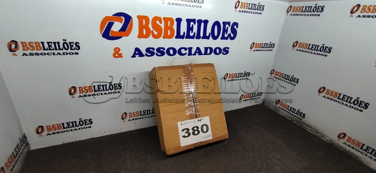LOTE 380 - 20 - FRASCOS PARA PERFUMARIA DE VIDRO CUBO - FOSCO - 250ML (NO ESTADO, NÃO SABEMOS SE FUNCIONA. LEILÃO NÃO TEM GARANTIA E NEM DEVOLUÇÃO, SUJEITO A POSSÍVEIS AVARIAS VISÍVEIS/OCULTAS E/OU AUSÊNCIA DE COMPONENTES)