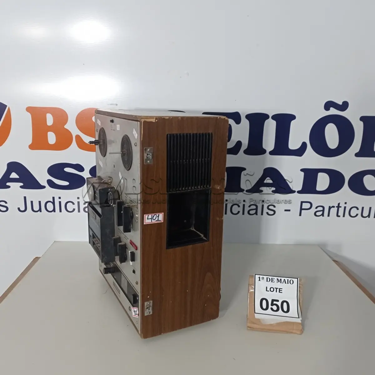 LOTE 050 - 01 TAPERECORDER AKAI 220V. (NO ESTADO) ATENÇÃO! FAZER A VISITAÇÃO ANTES DE ARREMATAR, NÃO SABEMOS SE FUNCIONA. LEILÃO NÃO TEM GARANTIA E NEM DEVOLUÇÃO, SUJEITO A POSSÍVEIS AVARIAS VISÍVEIS/OCULTAS E/OU AUSÊNCIA DE COMPONENTES.