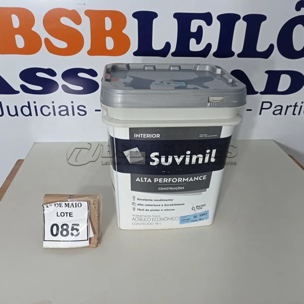 LOTE 085 - 01 BALDE DE TINTA SUVINIL INTERIORES FOSCOS 18L NA COR FOSCO BRANCO. VENCIMENTO 10/2027 (NOVO) (NO ESTADO) ATENÇÃO! FAZER A VISITAÇÃO ANTES DE ARREMATAR, NÃO SABEMOS SE FUNCIONA. LEILÃO NÃO TEM GARANTIA E NEM DEVOLUÇÃO, SUJEITO A POSSÍVEIS AVARIAS VISÍVEIS/OCULTAS E/OU AUSÊNCIA DE COMPONENTES.