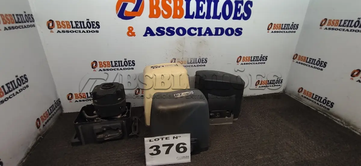 LOTE 376 - 04 – MOTORES PORTÃO ELETRÔNICO DESLIZANTE (NO ESTADO, NÃO SABEMOS SE FUNCIONA. LEILÃO NÃO TEM GARANTIA E NEM DEVOLUÇÃO, SUJEITO A POSSÍVEIS AVARIAS VISÍVEIS/OCULTAS E/OU AUSÊNCIA DE COMPONENTES)