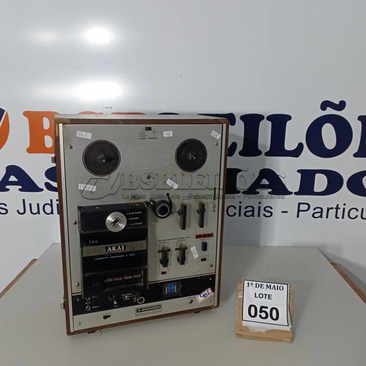 LOTE 050 - 01 TAPERECORDER AKAI 220V. (NO ESTADO) ATENÇÃO! FAZER A VISITAÇÃO ANTES DE ARREMATAR, NÃO SABEMOS SE FUNCIONA. LEILÃO NÃO TEM GARANTIA E NEM DEVOLUÇÃO, SUJEITO A POSSÍVEIS AVARIAS VISÍVEIS/OCULTAS E/OU AUSÊNCIA DE COMPONENTES.