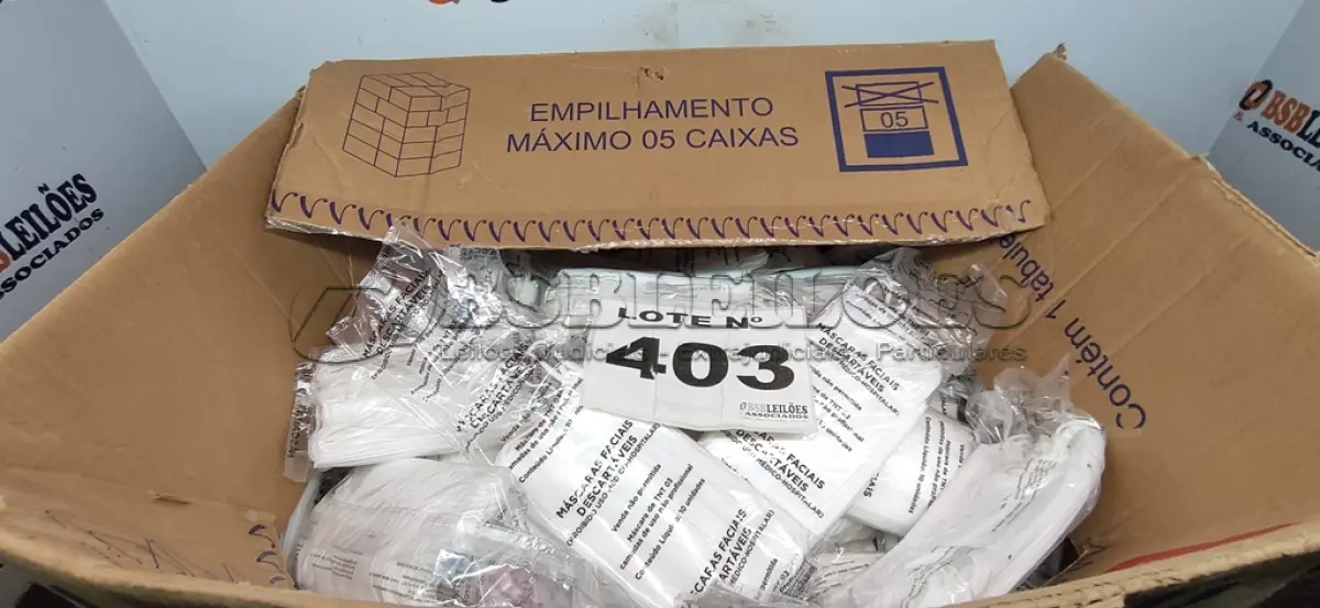 LOTE 403 - 01 LOTE C/ MÁSCARAS DESCARTÁVEL (NO ESTADO, NÃO SABEMOS SE FUNCIONA. LEILÃO NÃO TEM GARANTIA E NEM DEVOLUÇÃO, SUJEITO A POSSÍVEIS AVARIAS VISÍVEIS/OCULTAS E/OU AUSÊNCIA DE COMPONENTES)