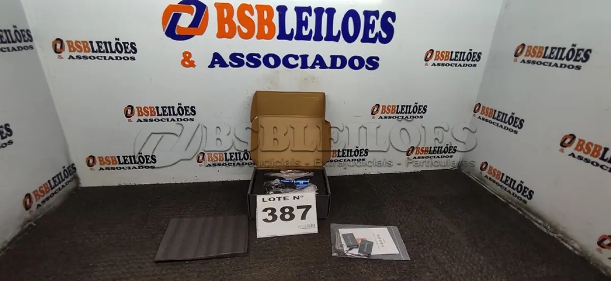 LOTE 387 - 01 - FECHADURA DIGITAL COM BIOMETRIA (NO ESTADO, NÃO SABEMOS SE FUNCIONA. LEILÃO NÃO TEM GARANTIA E NEM DEVOLUÇÃO, SUJEITO A POSSÍVEIS AVARIAS VISÍVEIS/OCULTAS E/OU AUSÊNCIA DE COMPONENTES)