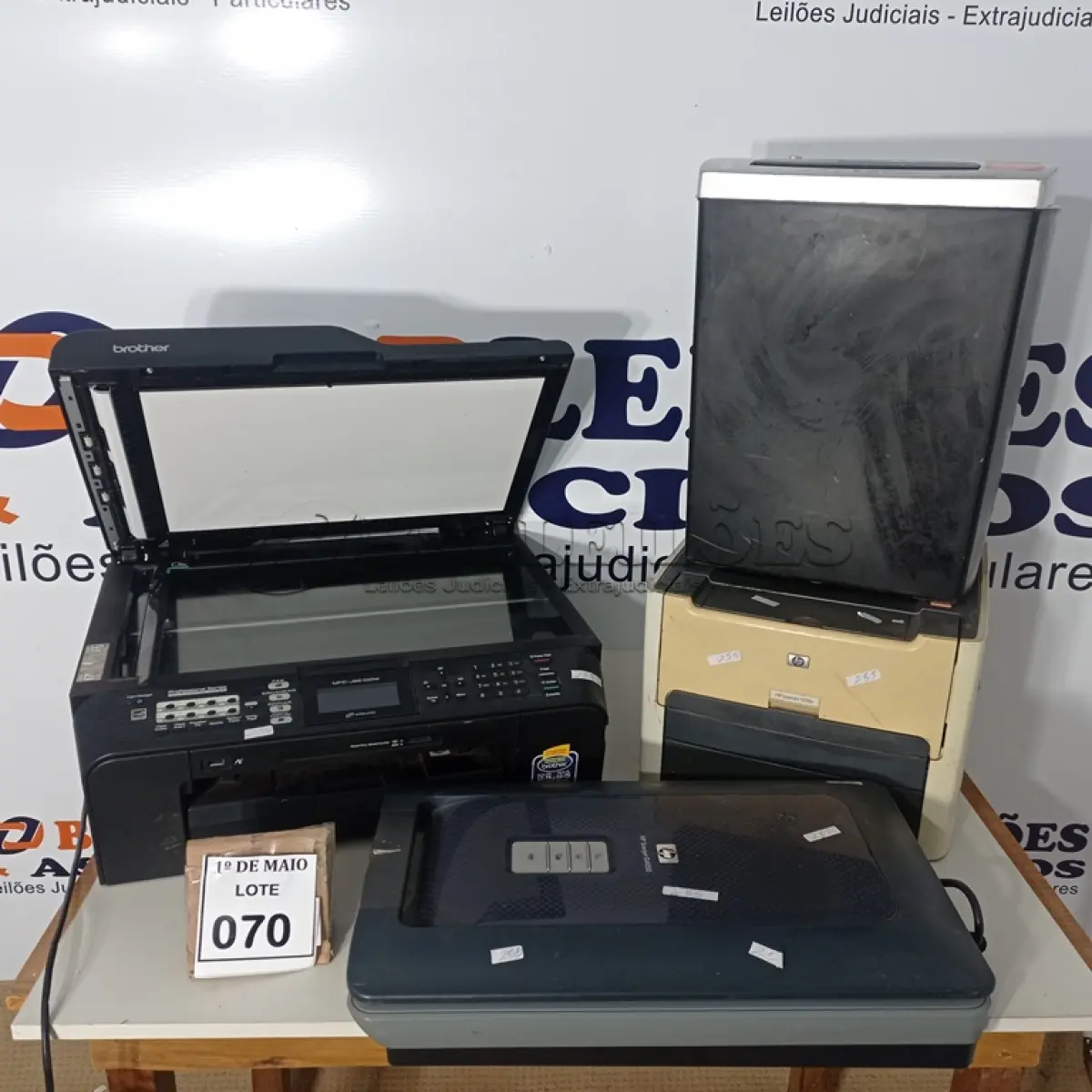 LOTE 070 - 02 IMPRESSORAS, SENDO 01 MULTIFUNCIONAL MARCA BROTHER E 01 HP, 01 FRAGMENTADORA DE PAPEL E 01 SCANNER MARCA HP. (NO ESTADO) ATENÇÃO! FAZER A VISITAÇÃO ANTES DE ARREMATAR, NÃO SABEMOS SE FUNCIONA. LEILÃO NÃO TEM GARANTIA E NEM DEVOLUÇÃO, SUJEITO A POSSÍVEIS AVARIAS VISÍVEIS/OCULTAS E/OU AUSÊNCIA DE COMPONENTES.