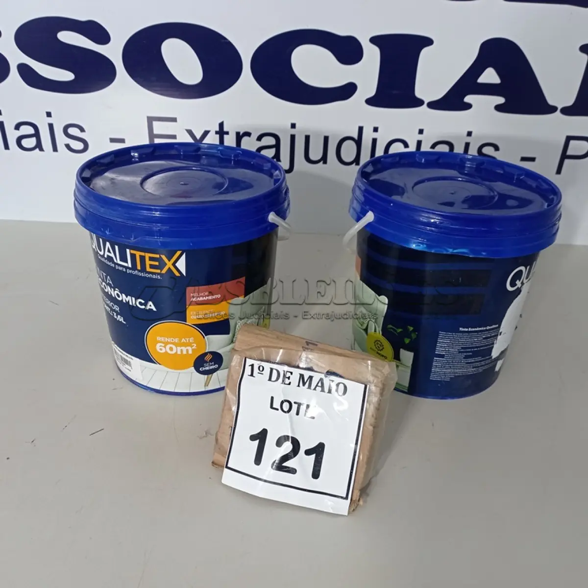 LOTE 121 - 02 GALÕES DE TINTA DE 3,6L AMARELO SOL MARCA QUALITEX. (NOVO) (NO ESTADO) ATENÇÃO! FAZER A VISITAÇÃO ANTES DE ARREMATAR, NÃO SABEMOS SE FUNCIONA. LEILÃO NÃO TEM GARANTIA E NEM DEVOLUÇÃO, SUJEITO A POSSÍVEIS AVARIAS VISÍVEIS/OCULTAS E/OU AUSÊNCIA DE COMPONENTES.