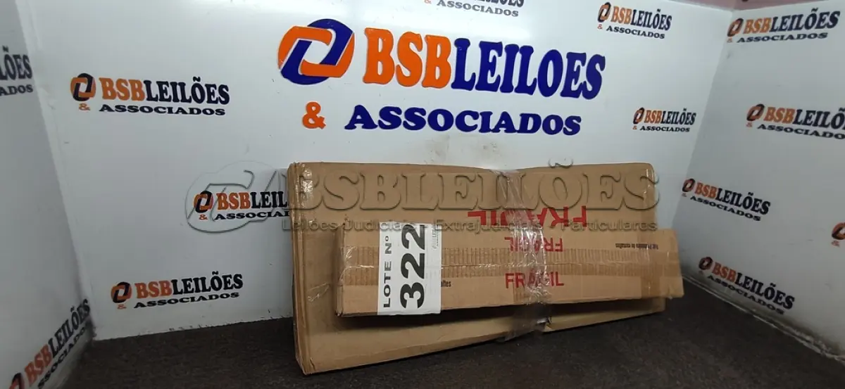 LOTE 322 - 01 – PRATELEIRA DE ESMALTE (NO ESTADO, NÃO SABEMOS SE FUNCIONA. LEILÃO NÃO TEM GARANTIA E NEM DEVOLUÇÃO, SUJEITO A POSSÍVEIS AVARIAS VISÍVEIS/OCULTAS E/OU AUSÊNCIA DE COMPONENTES)
