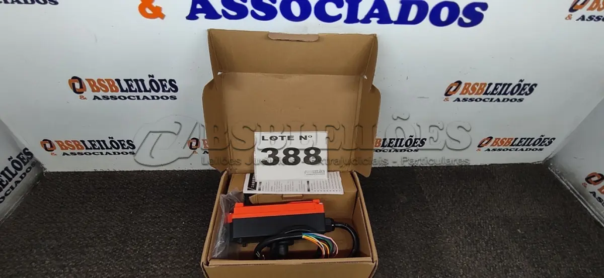 LOTE 388 - 01 - CONTROLE REMOTO PONTE PÓRTICO GRUA TALHA VAC F21-E1B (NO ESTADO, NÃO SABEMOS SE FUNCIONA. LEILÃO NÃO TEM GARANTIA E NEM DEVOLUÇÃO, SUJEITO A POSSÍVEIS AVARIAS VISÍVEIS/OCULTAS E/OU AUSÊNCIA DE COMPONENTES)