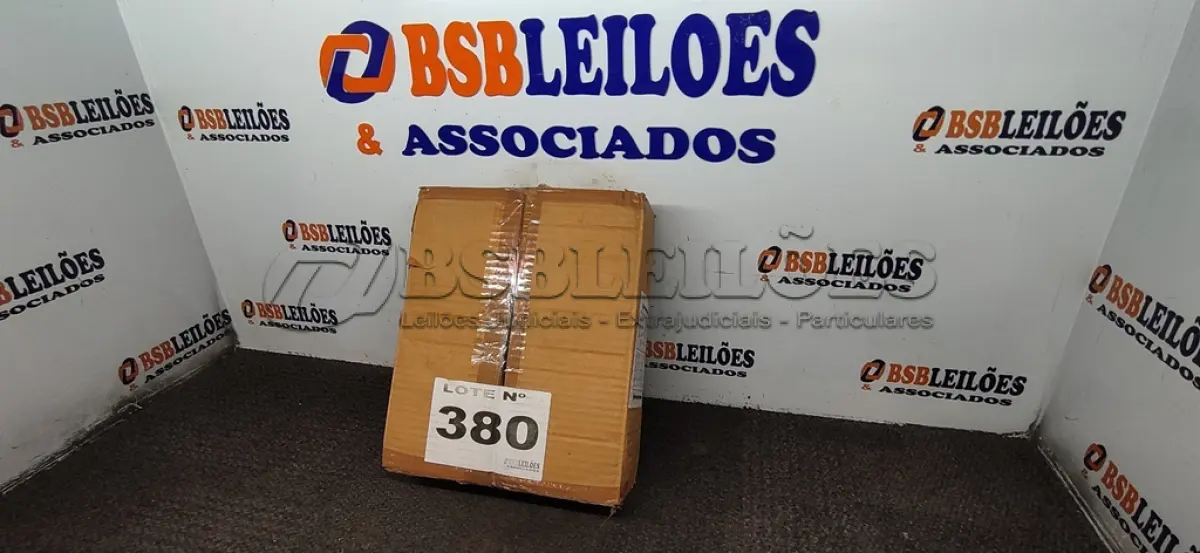 LOTE 380 - 20 - FRASCOS PARA PERFUMARIA DE VIDRO CUBO - FOSCO - 250ML (NO ESTADO, NÃO SABEMOS SE FUNCIONA. LEILÃO NÃO TEM GARANTIA E NEM DEVOLUÇÃO, SUJEITO A POSSÍVEIS AVARIAS VISÍVEIS/OCULTAS E/OU AUSÊNCIA DE COMPONENTES)