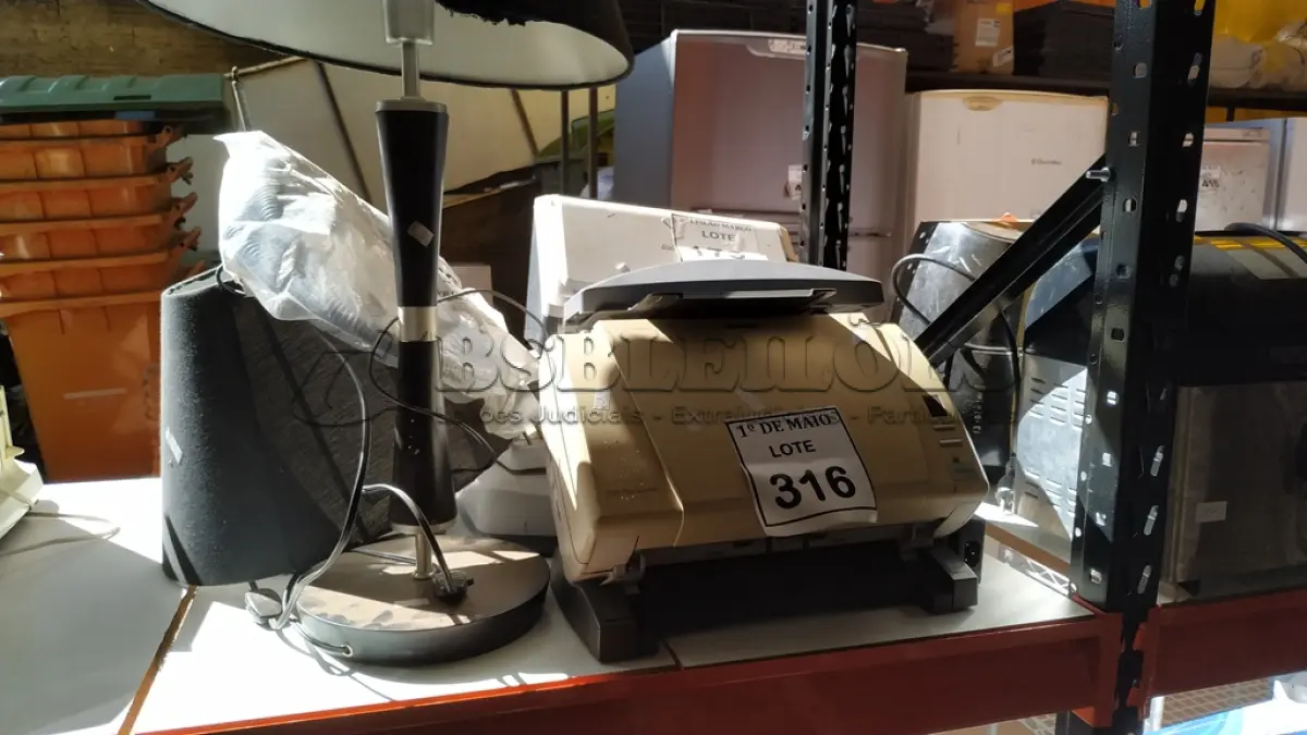LOTE 316 - 03 SCANNER’S MARCAS E MODELOS DIVERSOS E 02 ABAJURES. (NO ESTADO) ATENÇÃO! FAZER A VISITAÇÃO ANTES DE ARREMATAR, NÃO SABEMOS SE FUNCIONA. LEILÃO NÃO TEM GARANTIA E NEM DEVOLUÇÃO, SUJEITO A POSSÍVEIS AVARIAS VISÍVEIS/OCULTAS E/OU AUSÊNCIA DE COMPONENTES.