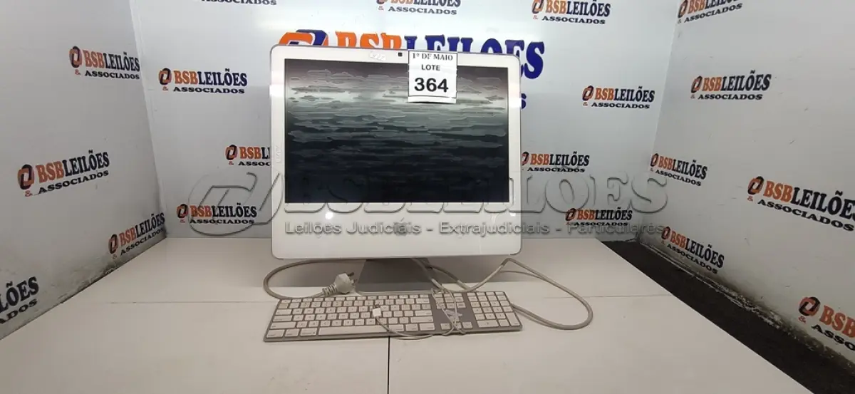 LOTE 364 - 01 ALL IN ONE APPLE COM TECLADO E AVARIAS NA TELA. (NO ESTADO) ATENÇÃO! FAZER A VISITAÇÃO ANTES DE ARREMATAR, NÃO SABEMOS SE FUNCIONA. LEILÃO NÃO TEM GARANTIA E NEM DEVOLUÇÃO, SUJEITO A POSSÍVEIS AVARIAS VISÍVEIS/OCULTAS E/OU AUSÊNCIA DE COMPONENTES.