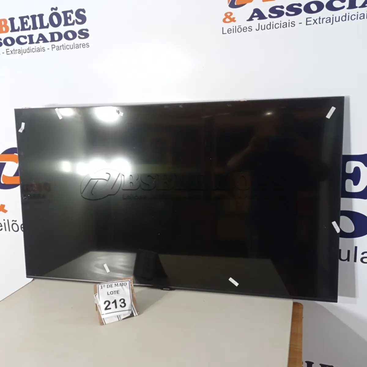 LOTE 213 - 01 TV 50’’ MARCA SAMSUNG COM AVARIAS. (NO ESTADO) ATENÇÃO! FAZER A VISITAÇÃO ANTES DE ARREMATAR, NÃO SABEMOS SE FUNCIONA. LEILÃO NÃO TEM GARANTIA E NEM DEVOLUÇÃO, SUJEITO A POSSÍVEIS AVARIAS VISÍVEIS/OCULTAS E/OU AUSÊNCIA DE COMPONENTES.