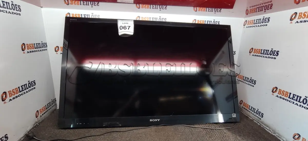 LOTE 067 - 01 TELEVISÃO SONY 46”. (NO ESTADO EM QUE SE ENCONTRA. SUJEITO A AVARIAS OCULTAS/VISÍVEIS.) AV9463C