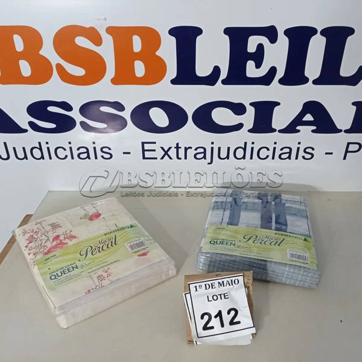 LOTE 212 - 02 JOGOS DE CAMA QUEEN MICRO PERCAL LENÇOL COM ELÁSTICO 1,58M X 1,98M X0,45M DE ALTURA E 02 FRONHAS 0,50M X 0,70M.  (NO ESTADO) ATENÇÃO! FAZER A VISITAÇÃO ANTES DE ARREMATAR, NÃO SABEMOS SE FUNCIONA. LEILÃO NÃO TEM GARANTIA E NEM DEVOLUÇÃO, SUJEITO A POSSÍVEIS AVARIAS VISÍVEIS/OCULTAS E/OU AUSÊNCIA DE COMPONENTES.