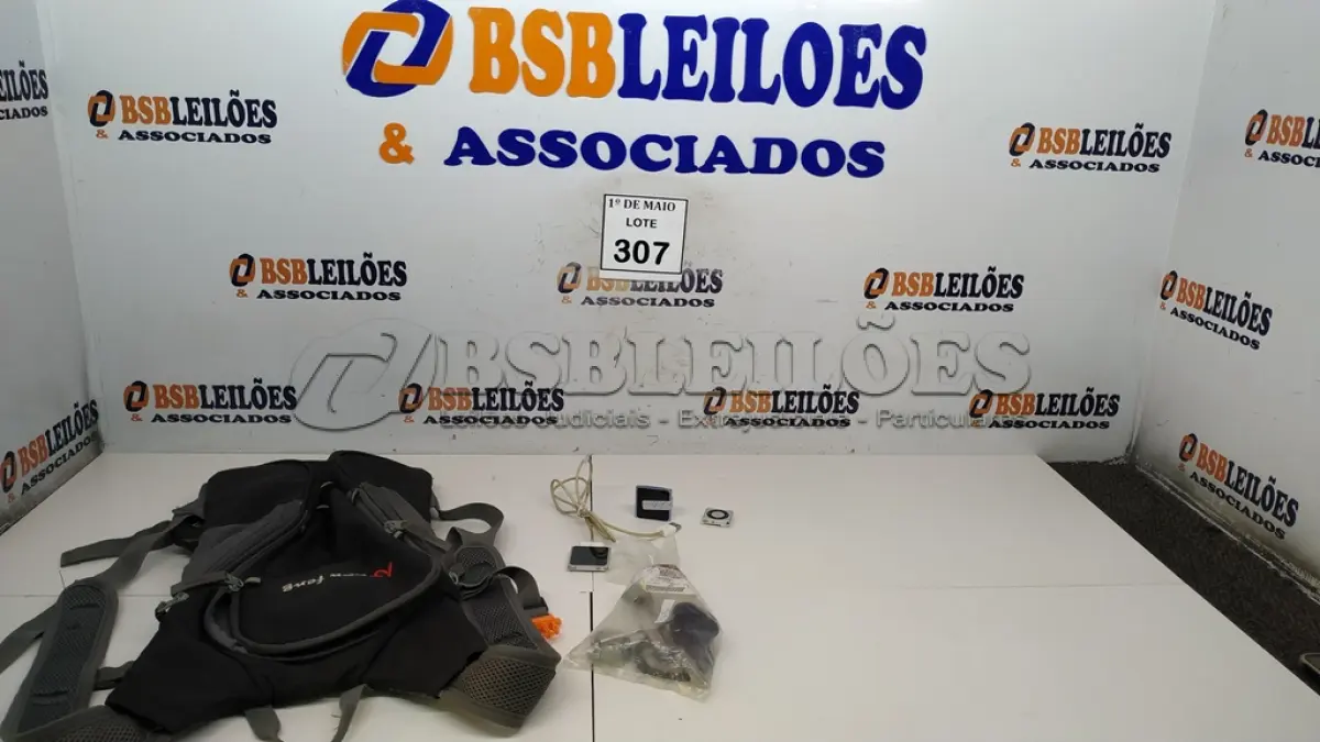 LOTE 307 - 02 IPOD NANO, 01 KIT ANTI FURTO, 01 IPOD SHUFLLE(NO ESTADO) ATENÇÃO! FAZER A VISITAÇÃO ANTES DE ARREMATAR, NÃO SABEMOS SE FUNCIONA. LEILÃO NÃO TEM GARANTIA E NEM DEVOLUÇÃO, SUJEITO A POSSÍVEIS AVARIAS VISÍVEIS/OCULTAS E/OU AUSÊNCIA DE COMPONENTES.
