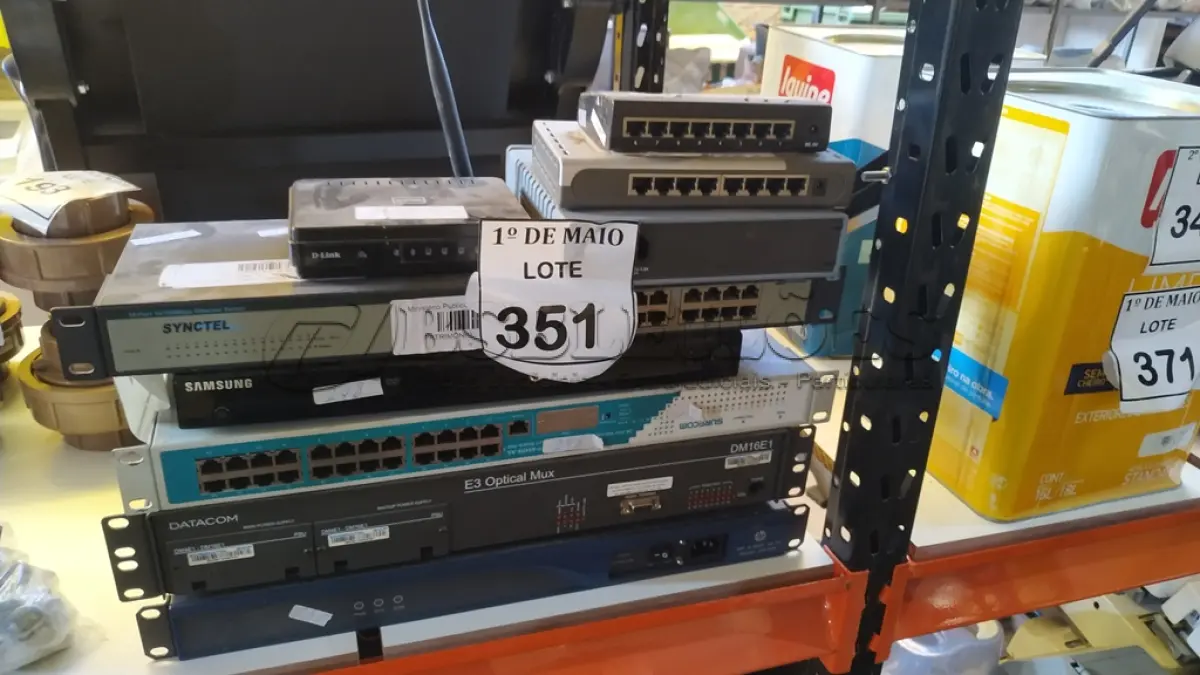 LOTE 351 - 01 LOTE COM ROTEADORES WIRELESS, SUÍTES E ELETRÔNICOS DIVERSOS.  (NO ESTADO) ATENÇÃO! FAZER A VISITAÇÃO ANTES DE ARREMATAR, NÃO SABEMOS SE FUNCIONA. LEILÃO NÃO TEM GARANTIA E NEM DEVOLUÇÃO, SUJEITO A POSSÍVEIS AVARIAS VISÍVEIS/OCULTAS E/OU AUSÊNCIA DE COMPONENTES.