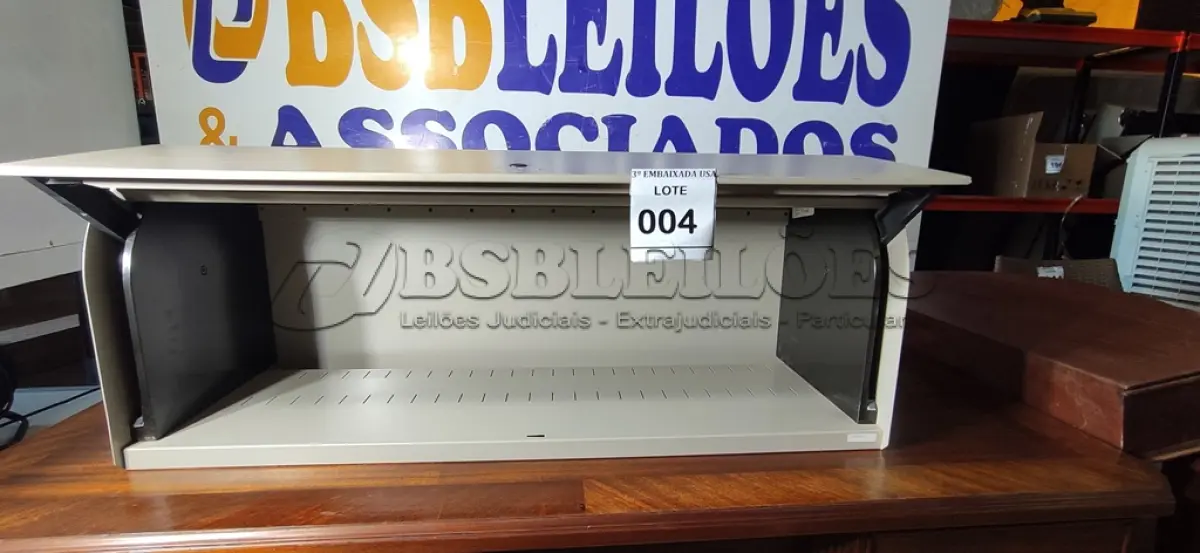 LOTE 004 - 01 ARMÁRIO SUSPENSO. (NO ESTADO EM QUE SE ENCONTRA. SUJEITO A AVARIAS OCULTAS/VISÍVEIS.)