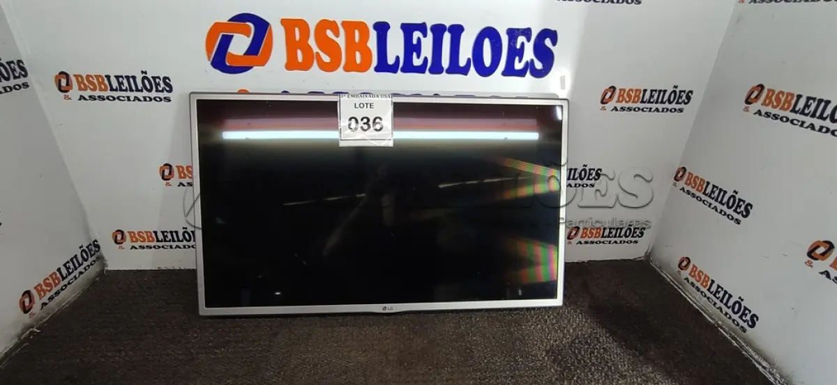 LOTE 036 - 01 TELEVISÃO LG 32LH515B SEM CONTROLE. (NO ESTADO EM QUE SE ENCONTRA. SUJEITO A AVARIAS OCULTAS/VISÍVEIS.) AV9669X
