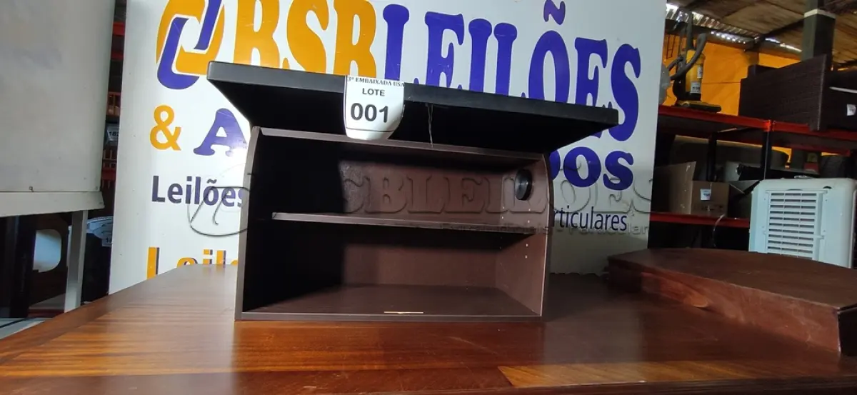 LOTE 001 - 01 ARMÁRIO SUSPENSO. (NO ESTADO EM QUE SE ENCONTRA. SUJEITO A AVARIAS OCULTAS/VISÍVEIS.)