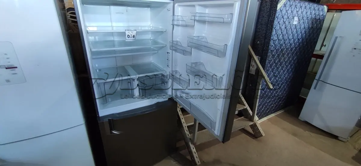 LOTE 078 - 01 GELADEIRA BRASTEMP 220V. (NO ESTADO EM QUE SE ENCONTRA. SUJEITO A AVARIAS OCULTAS/VISÍVEIS.) BH1556D