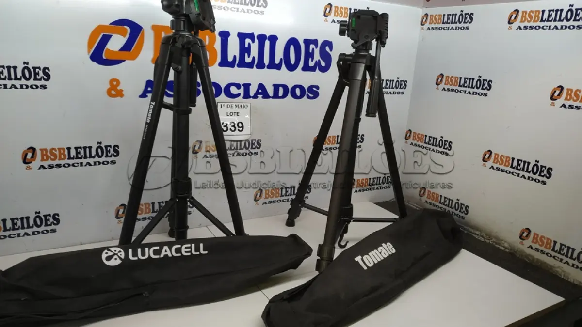 LOTE 339 - 02 TRIPÉS PARA CÂMERAS MARCA TOMATE. (NO ESTADO) ATENÇÃO! FAZER A VISITAÇÃO ANTES DE ARREMATAR, NÃO SABEMOS SE FUNCIONA. LEILÃO NÃO TEM GARANTIA E NEM DEVOLUÇÃO, SUJEITO A POSSÍVEIS AVARIAS VISÍVEIS/OCULTAS E/OU AUSÊNCIA DE COMPONENTES.